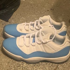 2017 Air Jordan 11 low retro UNC
